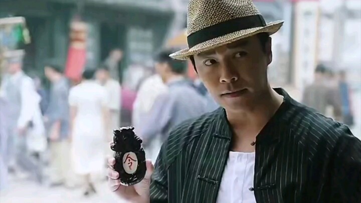 «كيف لصغير مثل كارامي أن يهز عرش شخصية كبيرة تسيطر على نصف شنغهاي؟»