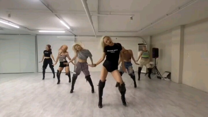 【MANNEQUEEN】 ห้องซ้อมการแสดงเพลงของคณะ เย็นและแข็งแกร่ง