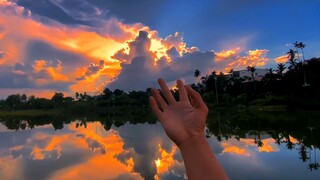 جمعتُ كل هذه الغروب السماوي، وبالطبع أول ما سأفعله هو مشاركتها معك!