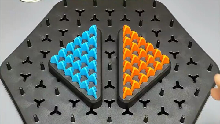 Very fun desk toy: Chain Triangles Chess