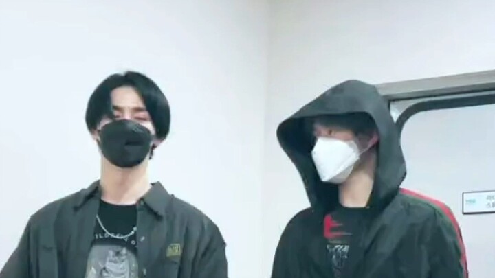 [NCT TikTok] Saus pedas Qian Kun & Zhong Chenle: Meski pakai masker, jejak kucingnya masih terlihat