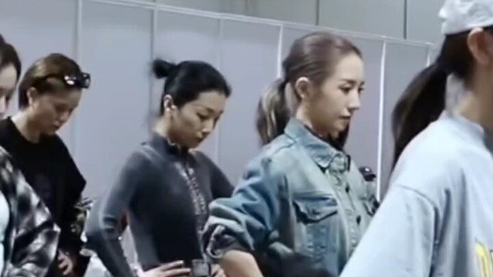 Rocket Girls 101 เพลง “Chong” เวอร์ชันห้องซ้อมเต้น ~ ทีมเป็ด: เราไม่ได้เห็นเวอร์ชัน 11 คนมานานมากแล้