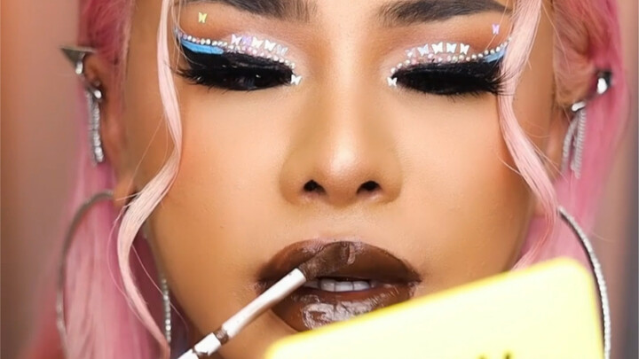 Review of the most difficult-to-use lipstick! Patchy, disastrous—avoid at all costs!