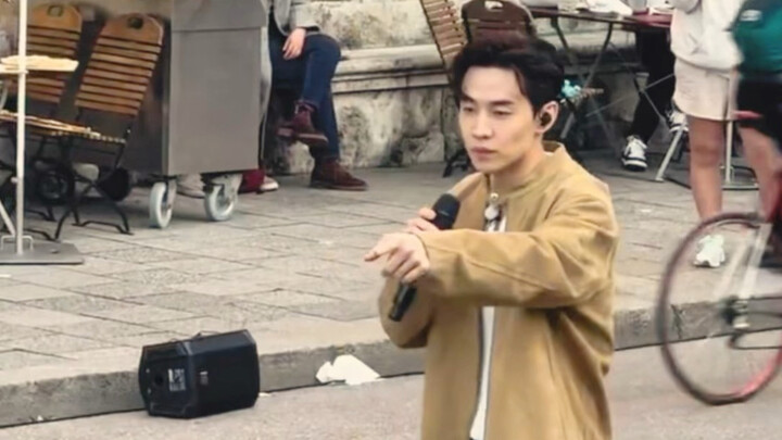 Anh chàng này vừa mở miệng đã quá đỉnh rồi! Giọng hát tuyệt thật! Henry Lau biểu diễn đường phố tại 