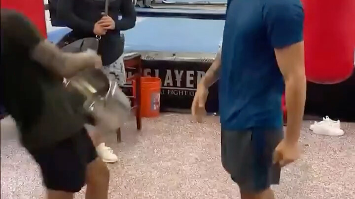 تحدي: كم لكمة تستطيع أن توجّه؟