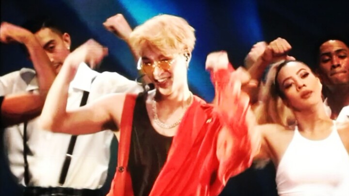 “Honey~哎！！！”粉丝逗笑爱豆的超强应援