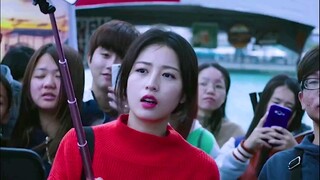 女网红以为犯罪现场是在拍戏，结果悲剧了
