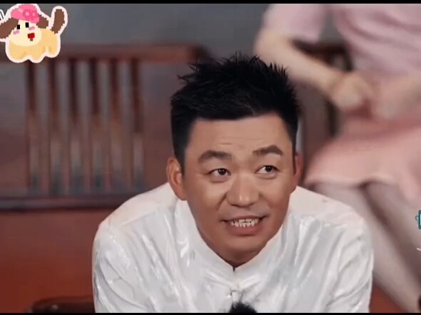 เหอ ไห่เฟยค้นพบดาวรุ่งดวงใหม่อย่างหวง เซิ่งอี แต่ทันใดนั้น อู๋ ฉงก็เข้ามาร่วมชิงตัวทันที พร้อมกล่าวอ