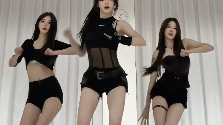 Apakah dia gadis baik atau gadis nakal?