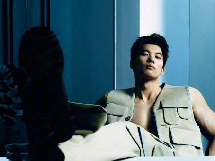 رائع وواثق! أداء السباح وانغ شون في المجلة: هل يجوز القول إنه لا يقل جاذبية عن النجوم؟