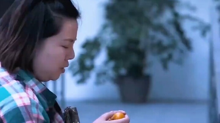 สาวน้อยใช้ส้มคืนดีกับอาชญากรหนีคดี ทำให้เขากลับตัวกลับใจ ความรักอันยิ่งใหญ่ไร้ขอบเขต