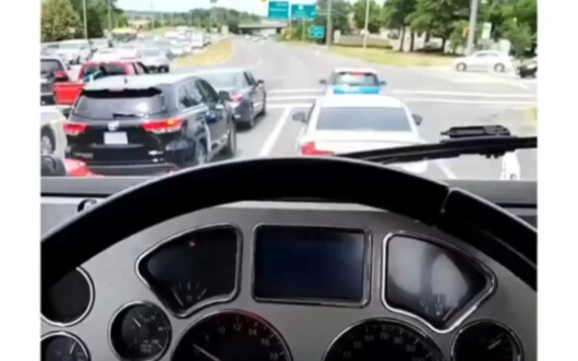 Không phải đâu anh bạn, cậu đang tổ chức độc tấu à?