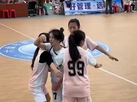 อะไรกันนี่ บาสเกตบอลหญิงทั้งหมด