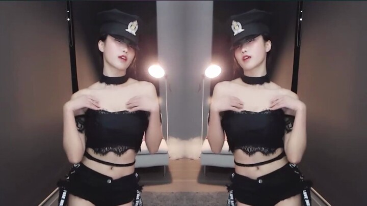 Xiao Shen Shen carina Shen Shen low-cut super shorts driving a train early panda live dance video
