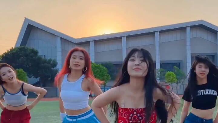 Summer youthful vitality female high school "Attention" strength cover