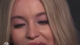 Who else wouldn't love a Sydney girl with such a striking contrast?