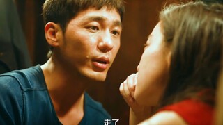 两人躲在柜子里亲亲，外面竟有一只鸡在偷看西出玉门