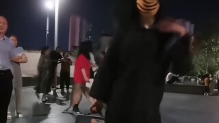 阿姨们想当广场的MVP，你们就做梦吧