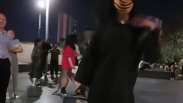 阿姨们想当广场的MVP，你们就做梦吧