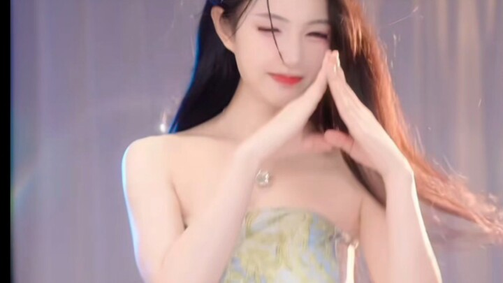 Bad Kongkong Dances Confidently – Ace of Spades