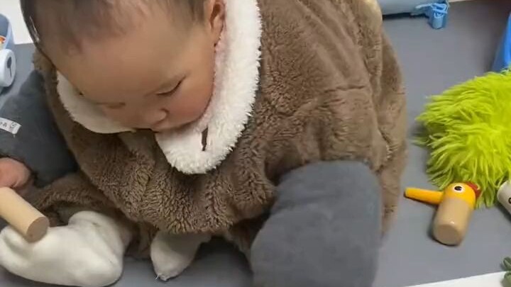 What a patient child!