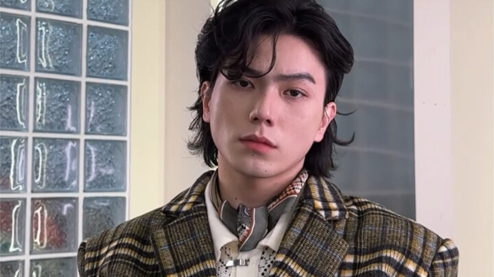 Chỉ ăn tối thôi à? Vậy mình phải mặc đơn giản chút.