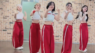 ITZY's "CAKE" dance challenge + Yuna & Ryujin's "CAKE" dance challenge!