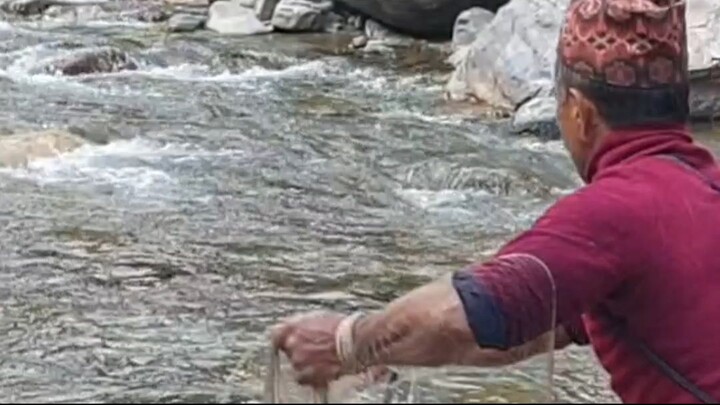 cast net fishing in Nepal | himalayan trout fishing with handmade cast net |