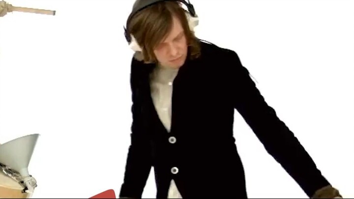 This_Guy_Build_The_Most_Futuristic_Music_Instrument_In_The_World(1080p)