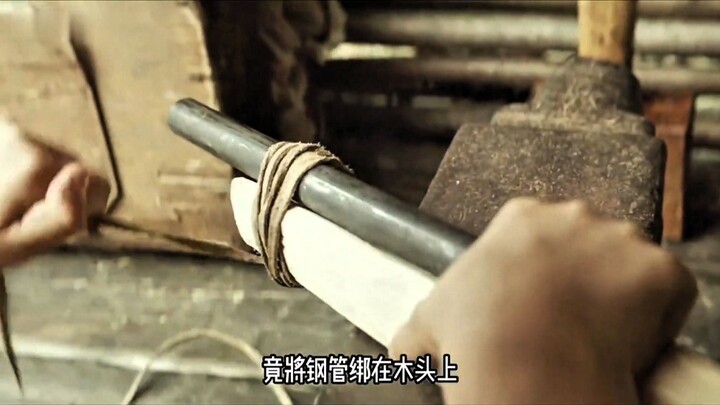 A boy suddenly had a wild idea: he strapped a steel pipe to a wooden frame, then poured in just the 