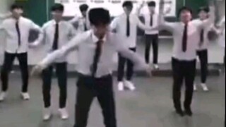 ทำไมก่อนที่คุณจะเดบิวต์คุณถึงบ้ากว่าฉันอีก?