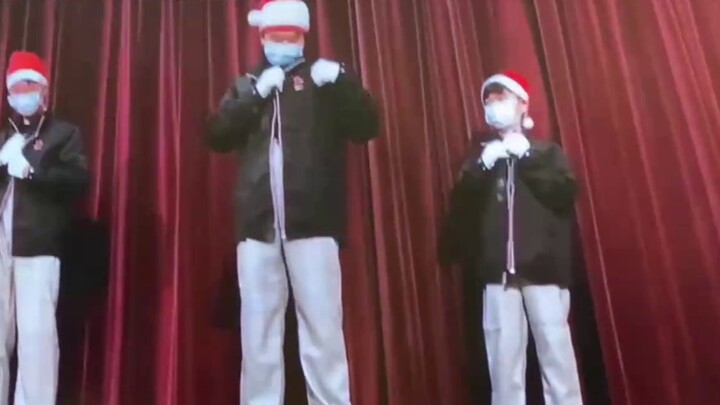 เต้นชิงไห่เชคหน้าทั้งโรงเรียน! - -