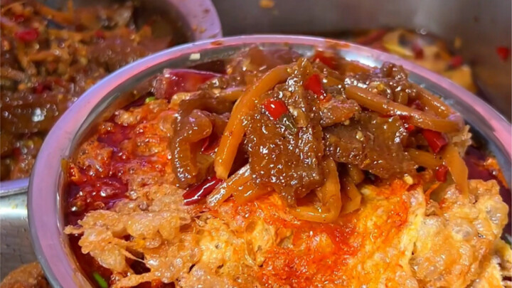 Bihun siput dari Liuzhou, tambahkan cabai dan telur goreng, sungguh luar biasa!