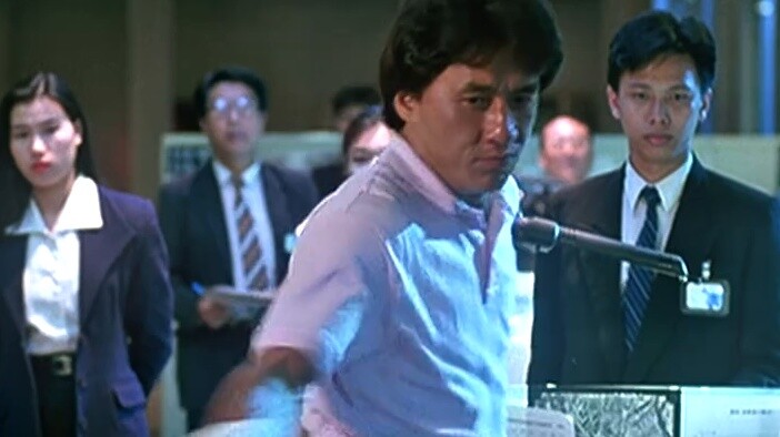 Kamu gila menantang Jackie Chan.