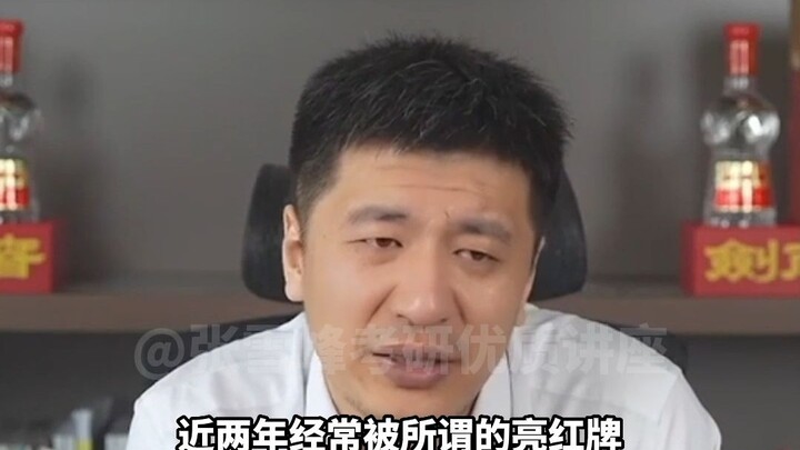 Ngành luật liên tục bị cảnh báo đỏ, sinh viên luật nên đi về đâu?