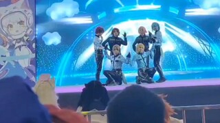 The scene of the World Line Comic Con competition - the universe Double Face×Ra*bits in the pocket of "One Mother Brings Five Babies" [Ensemble Stars 2]