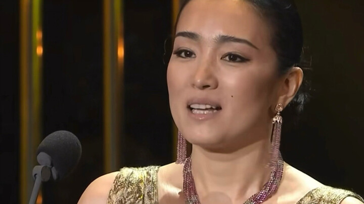 Shandong Girl Stands Up to the Golden Horse Awards