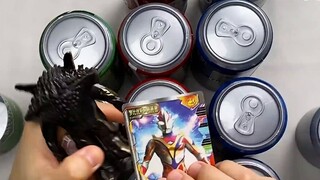 Tidak! Bertahun-tahun, Ultraman telah tinggal di kaleng Coke?