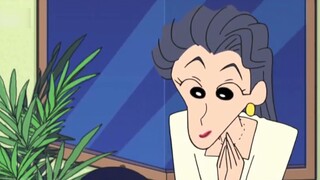 Kazama's mother really likes Shin-chan, and even cuts Kazama's hair in Shin-chan's style.