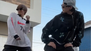 Jiangbing's version of the bite me duet - when will you two do a full duet to satisfy Jiangbing's wi