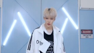 【Stray Kids】造型师的又一神作继红发后的银发Felix～八人版的boxer果然来了！！