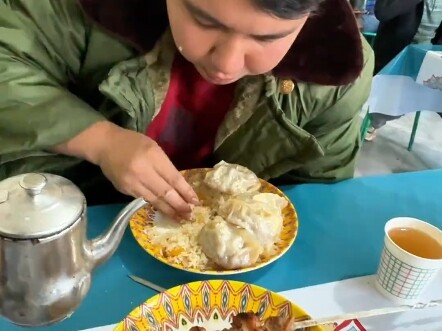 Bữa sáng của người Tân Cương