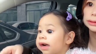 妈妈：你打了她可就不能再打我了呦