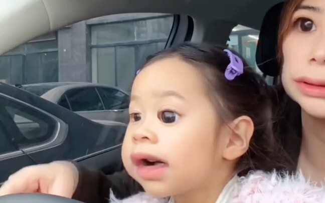 الأم: إذا ضربتِها، فلن تستطيعي ضربي بعد الآن، حسنًا؟