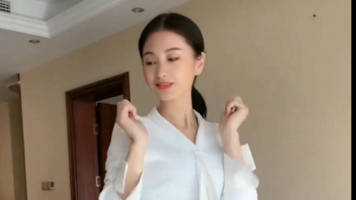Trong ba người dì, ai xinh hơn?