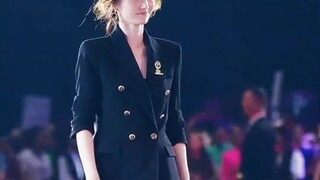 国标评委“教科书级”的优雅，每一位气质都特别出众！