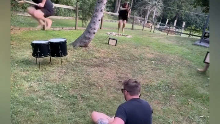 Have a wild dance in the forest once～