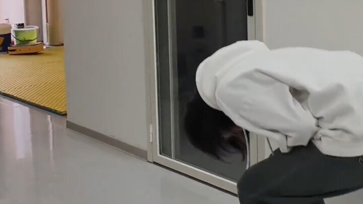 TV Dewa: Memberi perut anak satu pukulan lalu ngotot bilang itu teknik penekanan titik energi