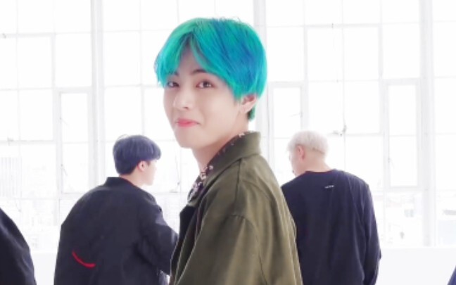[BTS] نسخة "Boy With Luv" للتواصل البصري. تم إصدار النسخة الرسمية من غرفة التدريب!