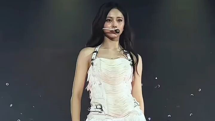 周子瑜的屁股真的不会恐高吗_周子瑜的屁股真的不会恐高吗_twice_周子瑜_tzuyu_twice六